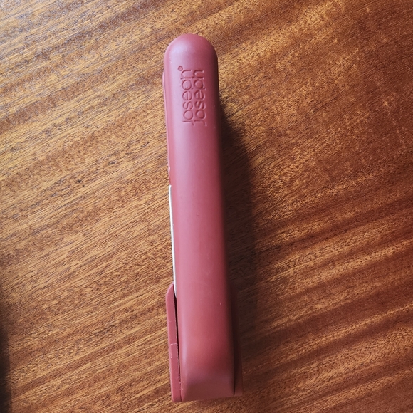 Joseph Joseph Garlic Press - Picture 2 of 4